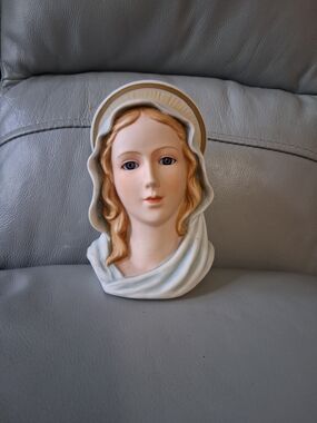 Vintage Enesco Porcelain Virgin Mary/Madonna Bust Figurine